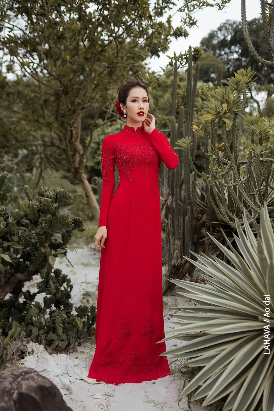 Áo dài đỏ