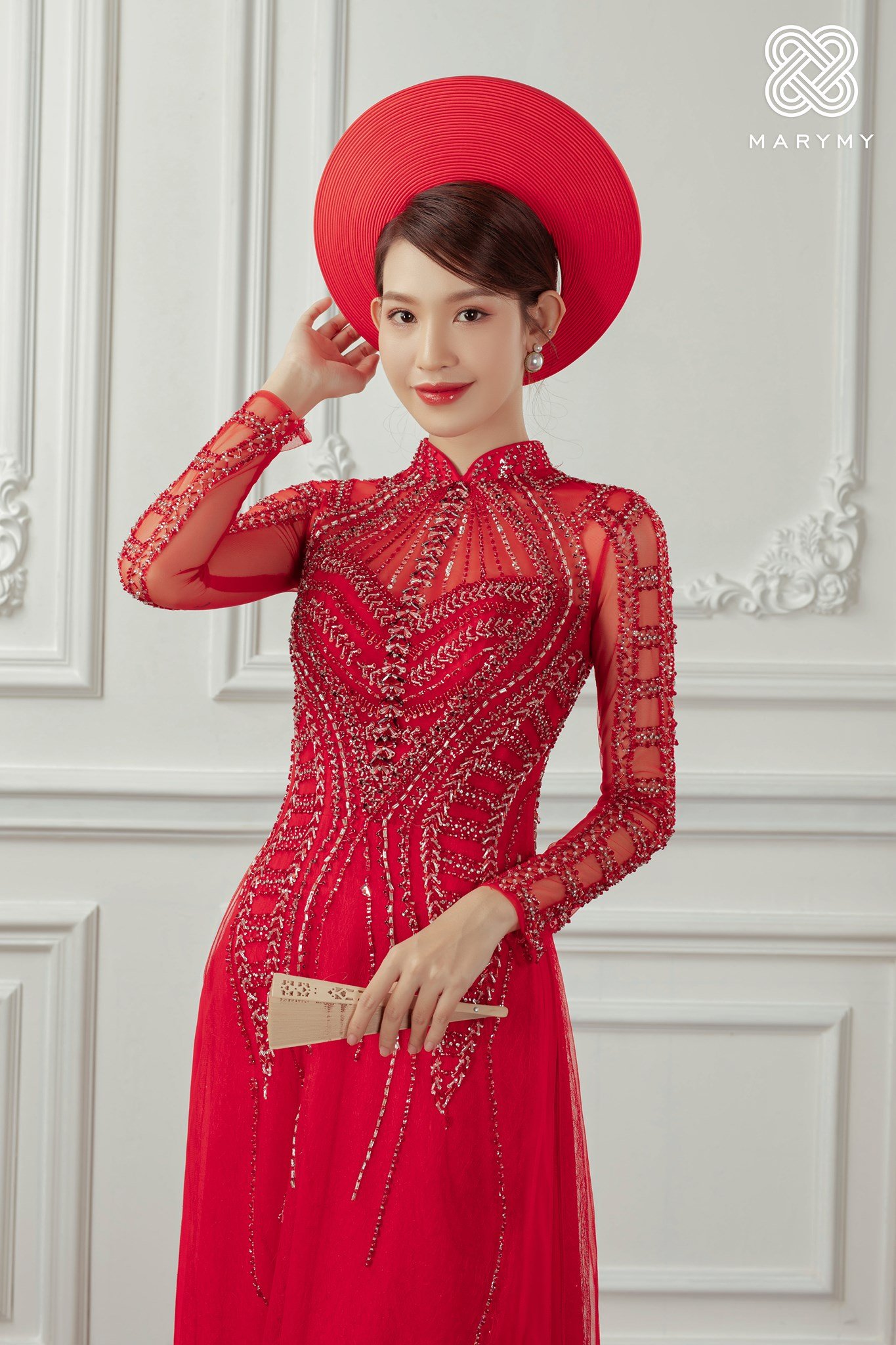 Bộ sưu tập áo dài thiết kế đính đá: Tôn vinh vẻ đẹp truyền thống bằng nghệ thuật tinh xảo hiện đại